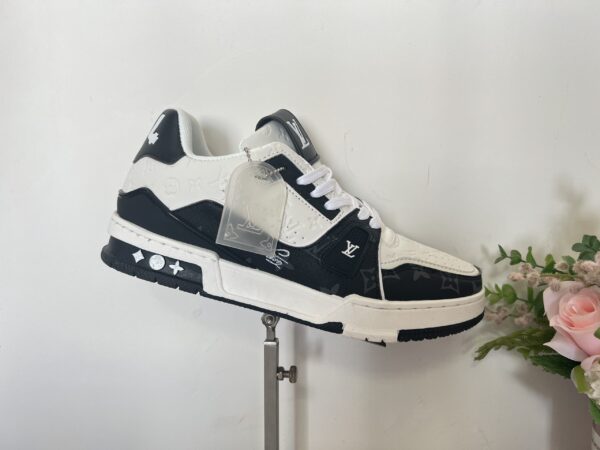 Louis Vuitton LV