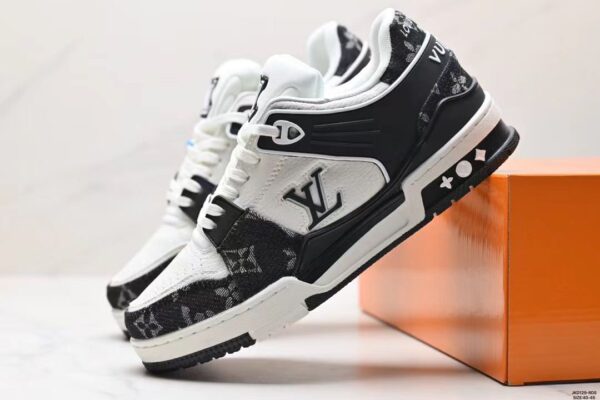 Louis Vuitton LV