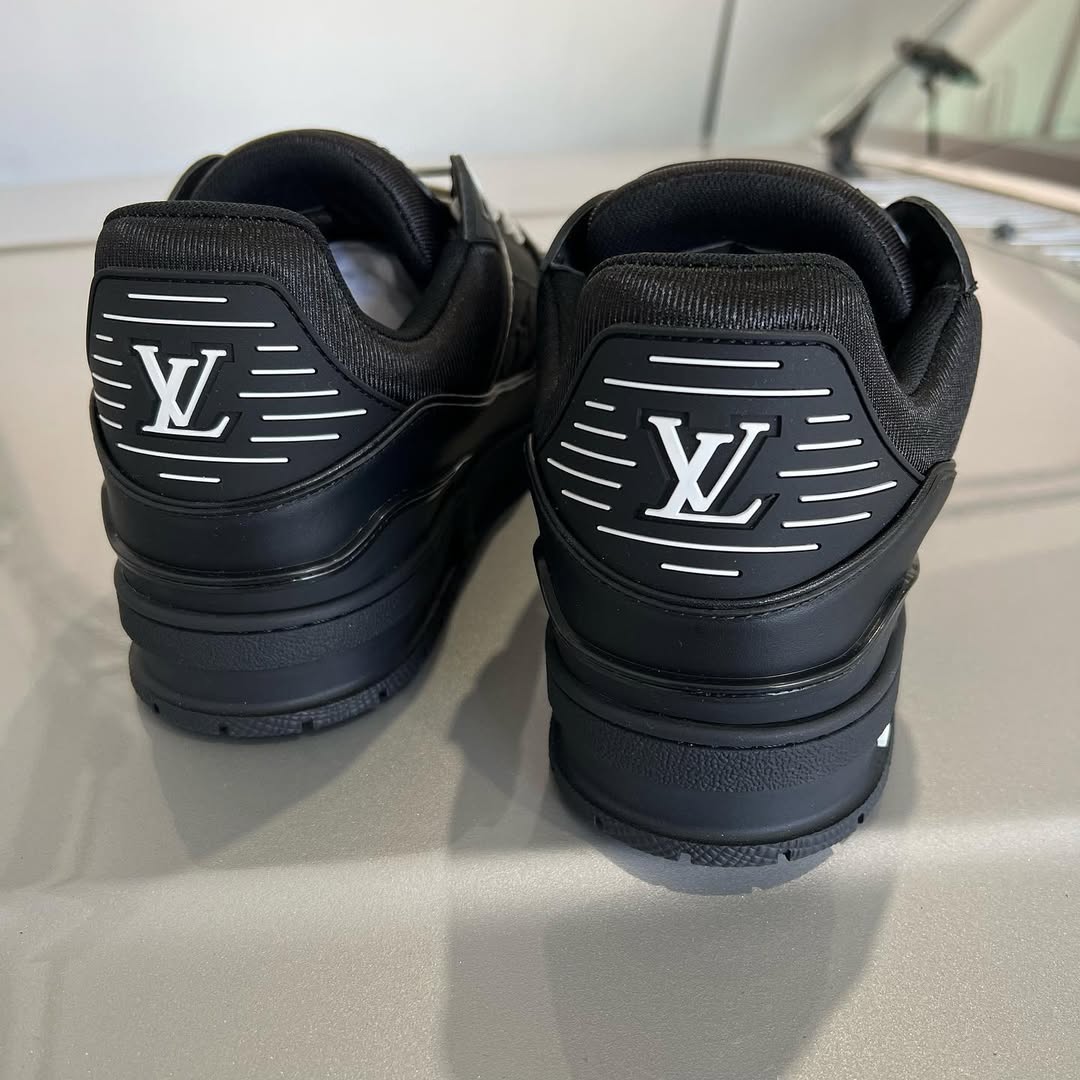 LOUIS VUITTON TRAINER BLACK